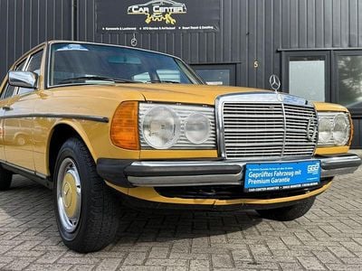 Gebraucht Mercedes 200 94 PS (69 kW) 1979 Gelb Limousine
