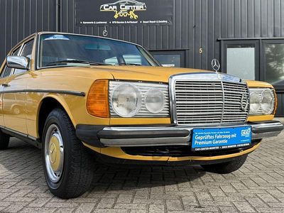 Gelb Gebraucht 1979 Mercedes 200 Limousine | 11.990 €