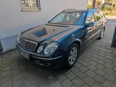 Gebraucht Mercedes E220 Avantgarde 150 PS (110 kW) 2004 Schwarz Kombi