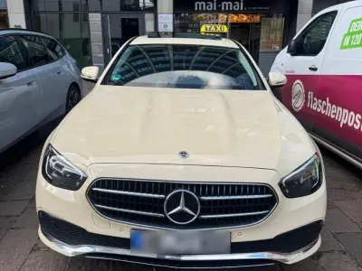 Second-hand Mercedes E200 160 CP (117 kW) 2023 Galben Berlinǎ