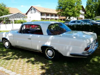 Używany Mercedes W111 120 KM (88 kW) 1964 Biały Coupe