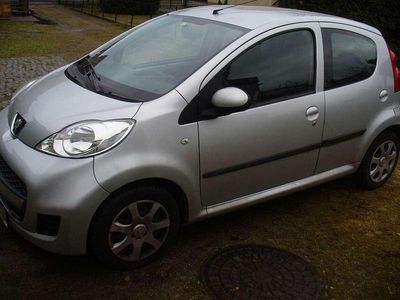 Gebraucht Peugeot 107 Filou 68 PS (50 kW) 2009 Silber Kleinwagen