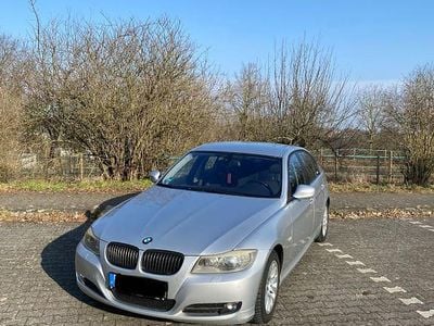 Grau Gebraucht 2009 BMW 318 Limousine | 4.000 € (Guter Preis)