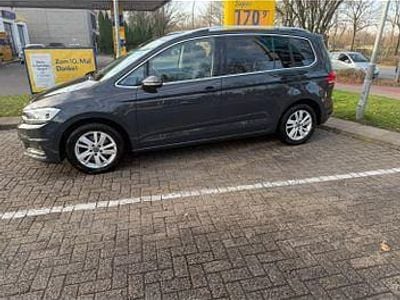 Second-hand VW Touran Highline 150 CP (110 kW) 2021 Negru Monovolum