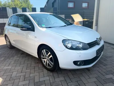 Gebraucht VW Golf VI Match 122 PS (89 kW) 2012 Weiß Kleinwagen