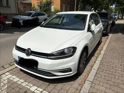 Gebraucht VW Golf VII Comfortline 110 PS (80 kW) 2017 Weiß Limousine