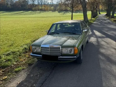 Gebraucht Mercedes 200 107 PS (78 kW) 1982 Grün Limousine