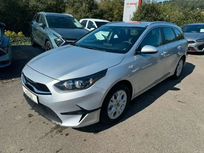 Nowe Kia Ceed Sportswagon Vision 101 KM (74 kW) 2025 Srebrny Kombi