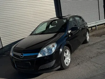 Gebraucht Opel Astra Edition 90 PS (66 kW) 2009 Schwarz Limousine