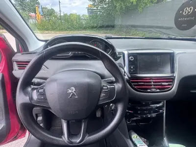 Gebraucht Peugeot 208 Active 95 PS (69 kW) 2012 Rot Kleinwagen