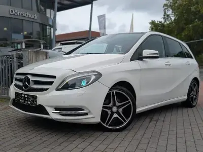 Gebraucht Mercedes B180 109 PS (80 kW) 2014 Weiß Kleinwagen