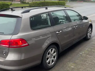 Gebraucht VW Passat 105 PS (77 kW) 2011 Gold Kombi