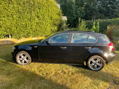 Gebraucht BMW 118 122 PS (89 kW) 2006 Schwarz Kleinwagen