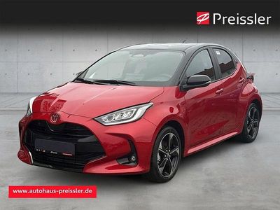 Neu Toyota Yaris Hybrid Plus 131 PS (96 kW) 2026 Rot Limousine