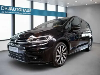 Second-hand VW Touran Highline 150 CP (110 kW) 2024 Negru Monovolum