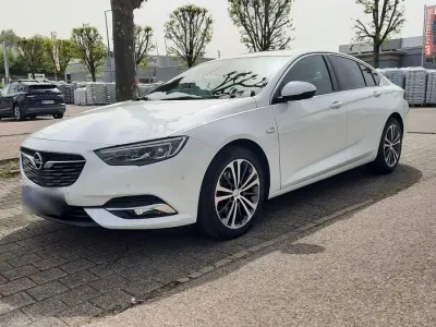 Gebraucht Opel Insignia Dynamic 209 PS (153 kW) 2019 Weiß Limousine