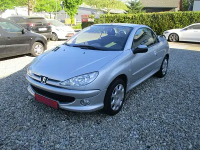 Gebraucht Peugeot 206 CC Quiksilver 109 PS (80 kW) 2005 Lackierung aluminiumgrau/met Cabrio