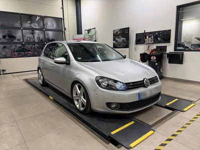 Gebraucht VW Golf VI Team 122 PS (89 kW) 2010 Silber Kleinwagen