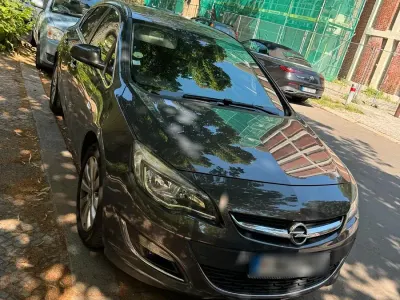 Gebraucht Opel Astra 2013 Silber Kleinwagen
