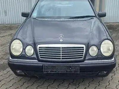 Gebraucht Mercedes 230 150 PS (110 kW) 1996 Violet Limousine