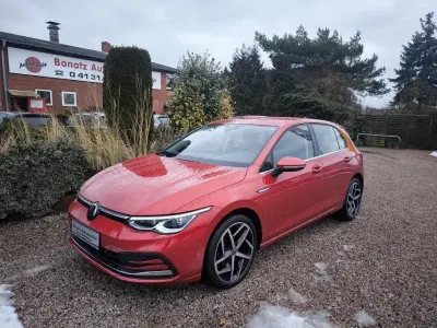 Używany VW Golf VIII Highline 131 KM (96 kW) 2021 Czerwony Sedan/Limuzyna