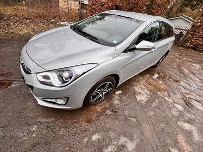 Gebraucht Hyundai i40 Premium 136 PS (100 kW) 2015 Silber Kombi