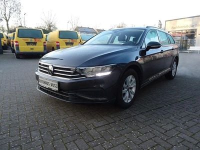 Grau Gebraucht 2023 VW Passat Basis Kombi | 24.690 € (Fairer Preis)