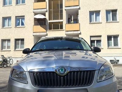 Second-hand Skoda Fabia Family 69 CP (50 kW) 2012 Argintiu Berlinǎ