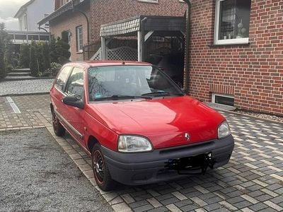 Second-hand Renault Clio 58 CP (42 kW) 1996 Roșu Hatchback