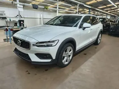 Gebraucht Volvo V60 CC 250 PS (183 kW) 2024 Weiß Kombi