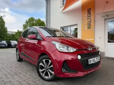 Gebraucht Hyundai i10 Style 87 PS (63 kW) 2017 Rot (metallic) Kleinwagen