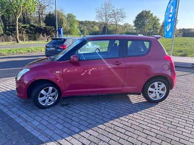 Begagnad Suzuki Swift 93 HK (68 kW) 2009 Röd Halvkombi