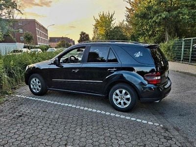 Usata Mercedes ML350 272 CV (200 kW) 2007 Nero SUV