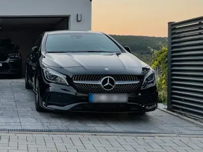 Gebraucht Mercedes CLA180 122 PS (89 kW) 2017 Schwarz Limousine