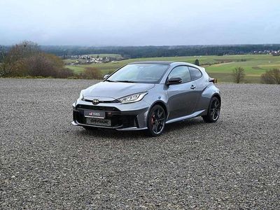 Neu Toyota Yaris 280 PS (205 kW) 2026 Palladium silber Limousine