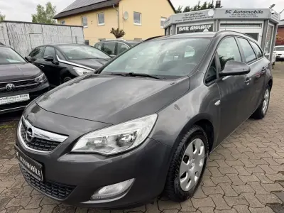 Gebraucht Opel Astra Selection 101 PS (74 kW) 2011 Grau Kombi