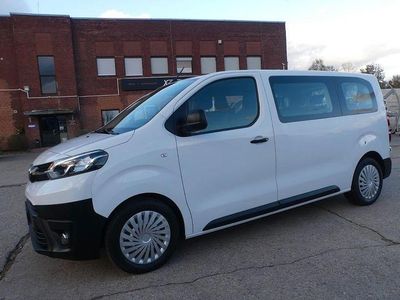 Weiß Gebraucht 2022 Toyota Proace Comfort Van / Kleinbus | 23.950 € (Etwas zu teuer)