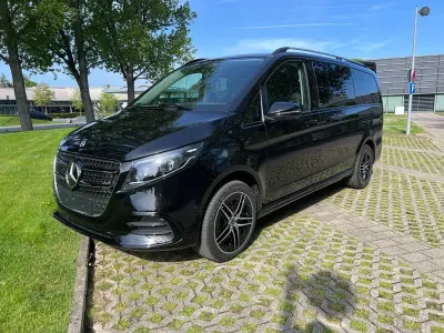 Second-hand Mercedes V300 Avantgarde 237 CP (174 kW) 2025 Negru Monovolum