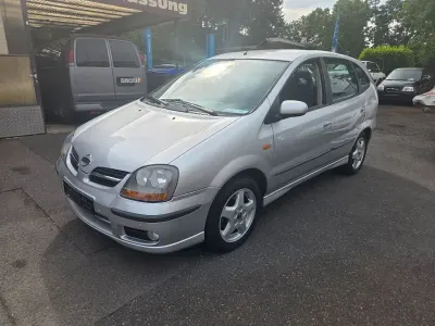 Gebraucht Nissan Almera Tino Acenta 116 PS (85 kW) 2002 Silber Van / Kleinbus