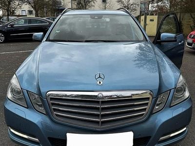 Gebraucht Mercedes E200 183 PS (134 kW) 2010 Blau Kombi
