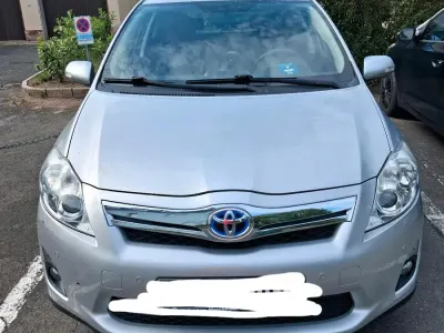 Gebraucht Toyota Auris Hybrid 132 PS (97 kW) 2012 Silber Kleinwagen