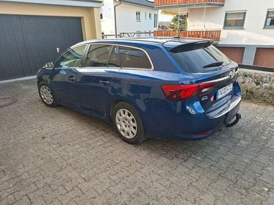 Gebraucht Toyota Avensis Team 147 PS (108 kW) 2018 Blau Kombi