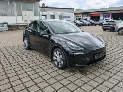 Gebraucht Tesla Model Y Standard Range 219 kW (299 PS) 2023 Solid black SUV