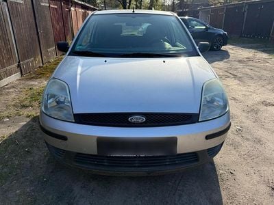 Usata Ford Fiesta 59 CV (43 kW) 2004 Argento Utilitaria