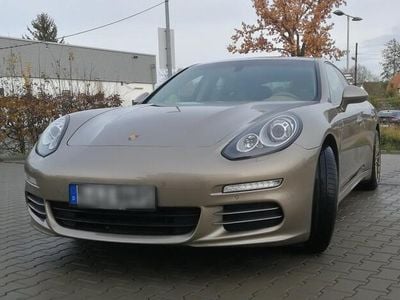 Porsche Panamera 4