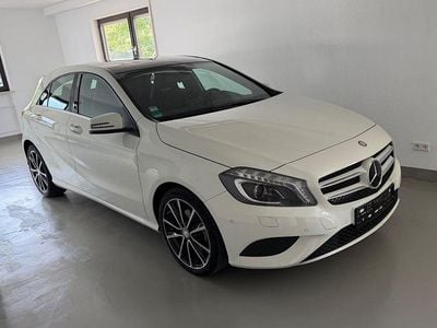 Gebraucht Mercedes A180 122 PS (89 kW) 2014 Calcitweiss/zirrusweiss Limousine