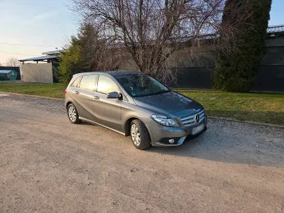 Gebraucht Mercedes B180 122 PS (89 kW) 2013 Braun Kleinwagen
