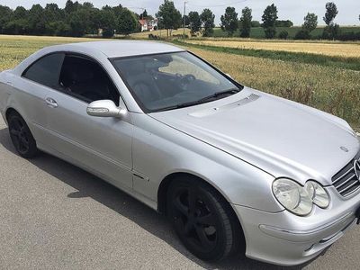 Gebraucht Mercedes CLK270 231 PS (169 kW) 2004 Silber Coupé