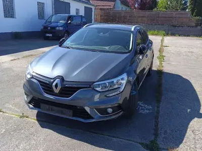 Gebraucht Renault Mégane GrandTour LIMITED 150 PS (110 kW) 2020 Titangrau Kombi