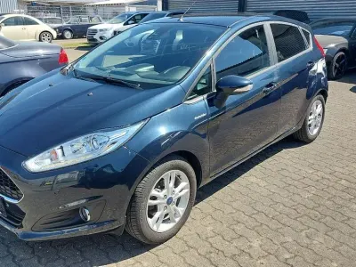 Gebraucht Ford Fiesta Celebration 101 PS (74 kW) 2017 Blau Kleinwagen